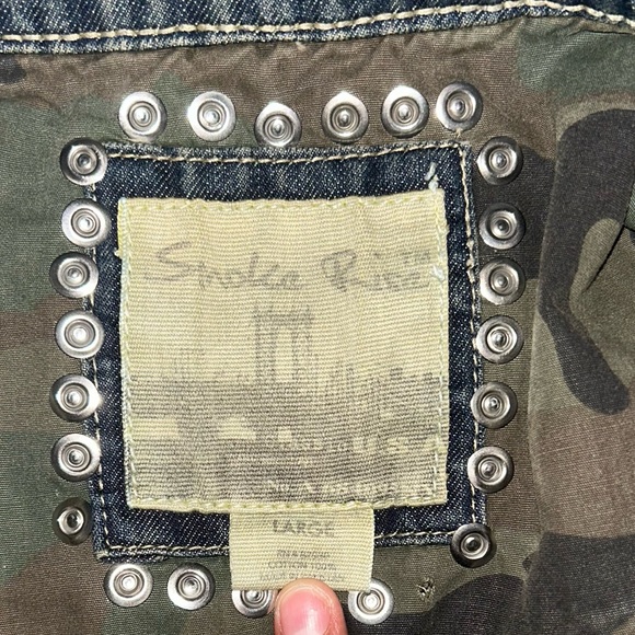 Stylish Distressed Denim Vest with Camouflage and Spiked Stud Details - Picture 3 of 6